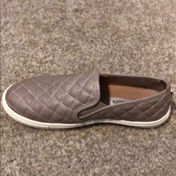 Steven Madden slide on shoes - Picture 2 of 3